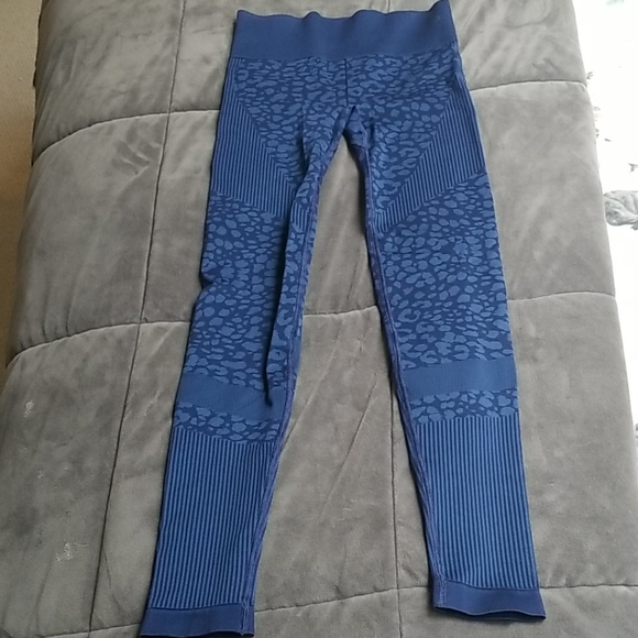 Varley Other - Varley Leopard blue workout pants